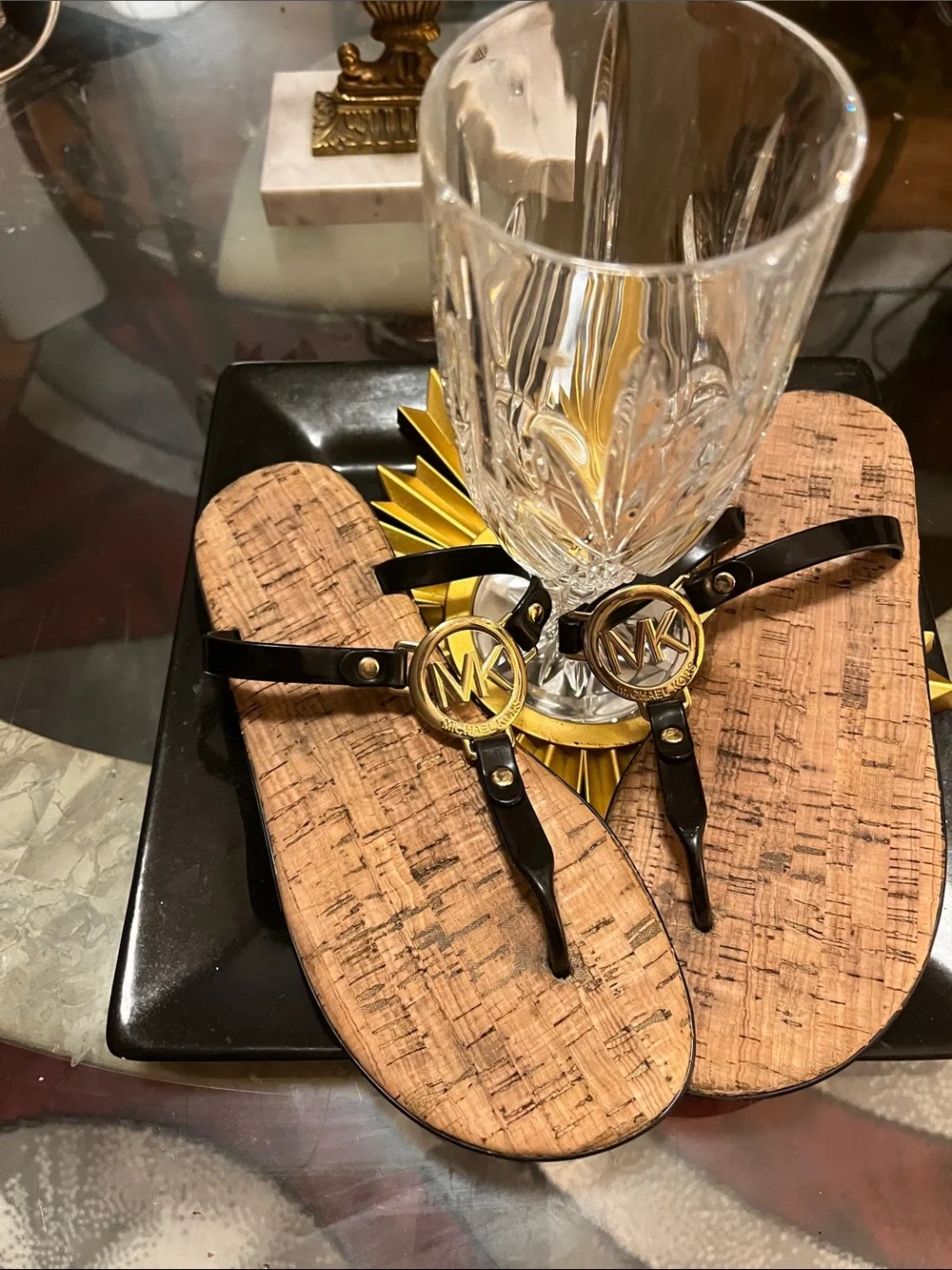 😎Michael Kors Black and Cork-Textured Tote Thong Sandals with Gold MK Emblem👁️